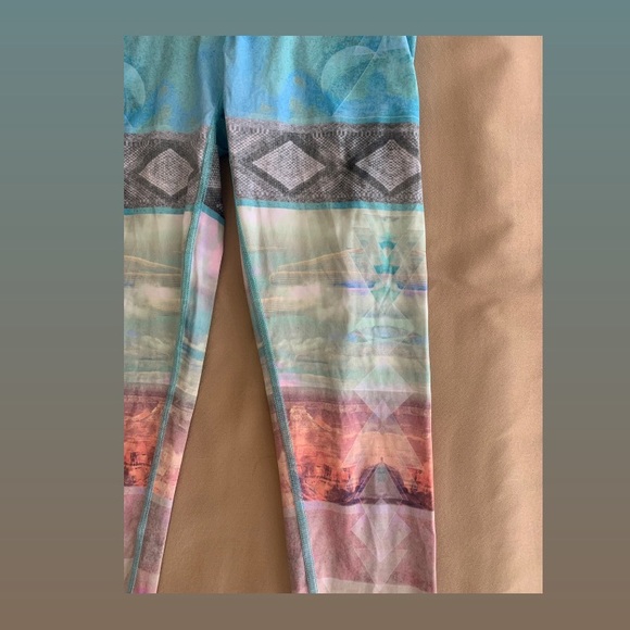 Teeki womens yoga pants pastel southwestern pattern NWT size S - Picture 2 of 6